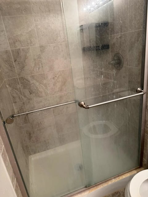 dirty bathroom before cleaning