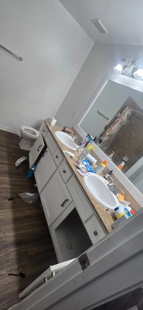 BATHROOM DIRTY